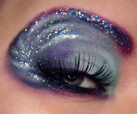 Makeup your Jangsara: Tutorial: Plan Nautilus from outer space #neutralmakeup Colorguard Makeup, Color Guard Makeup, Space Eyes, Halloween Tricks, Space Makeup, Nights In White Satin, Space X, Performance Makeup, Face Art Makeup