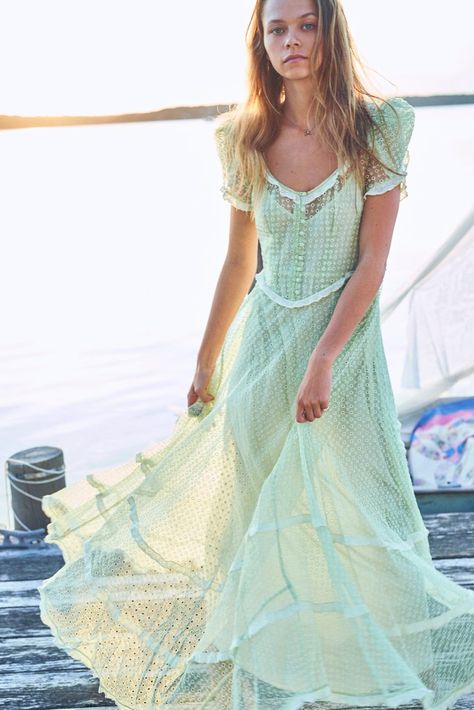 Green Dress Wedding, Pastel Green Dress, Princess Fairy, Green Dress Casual, Pastel Dress, Ankle Length Skirt, Girls Outfits, Indian Designer, Flowy Skirt