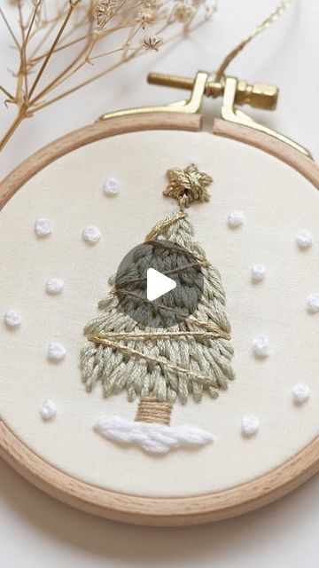 Tree Embroidery Pattern, Christmas Tree Embroidery, Tree Embroidery, Embroidery Christmas, Christmas Embroidery, Christmas 2024, Gold Christmas, Free Christmas, Cream And Gold