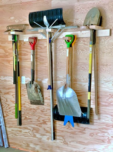 Yard Tool Storage Ideas, Lawn Tool Storage, Garden Tool Rack, Garage Organisation, Storage Shed Organization, Lawn Edger, Garden Tool Organization, Shed Organization, Garage Tool Storage