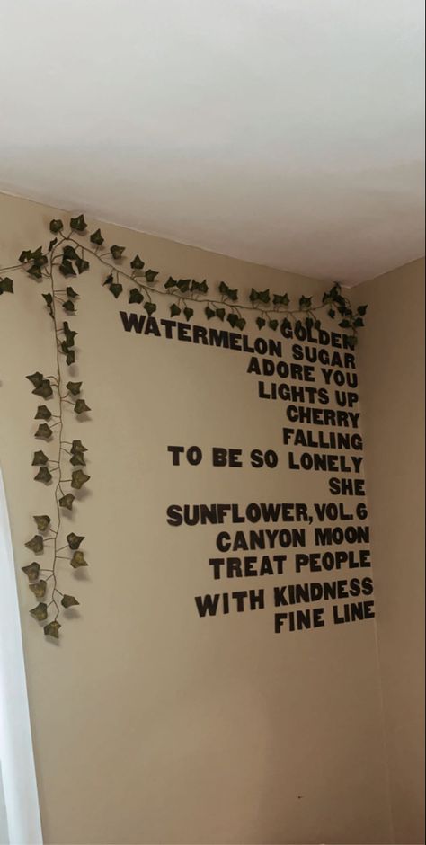 Harry Styles Wall Aesthetic, Room Ideas Aesthetic Harry Styles, Diy Harry Styles Decor, Harry Styles Wall Decor Aesthetic, Bedroom Ideas Harry Styles, Harry Room Decor, Harry Styles Inspired Bedroom, Harry Styles Room Inspiration, Harry Styles Bedroom Decor