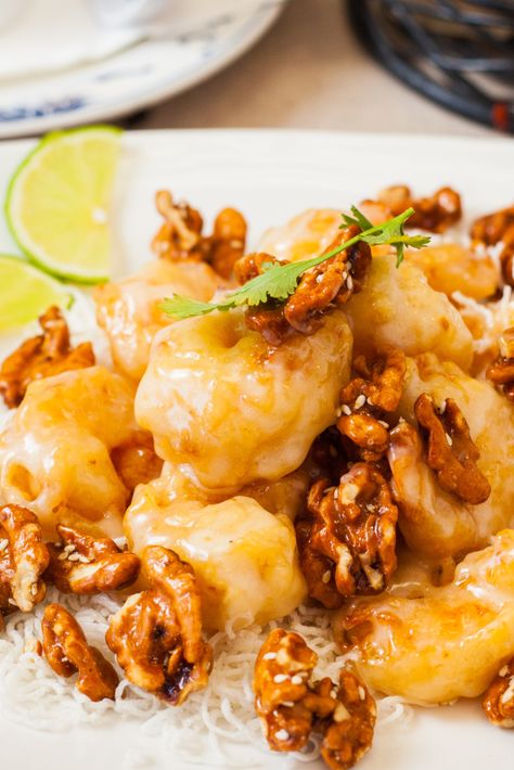 Discover the ultimate honey walnut shrimp recipe! Crispy shrimp coated in a sweet honey sauce with candied walnuts. Honey Orange Shrimp, Gluten Free Honey Walnut Shrimp, Honey Walnut Sauce Recipe, Hot Honey Walnut Shrimp, Shrimp Walnut Recipes, Coconut Walnut Shrimp, Shrimp Pineapple Recipes, Shrimp Asian Recipe, Honey Walnut Prawns