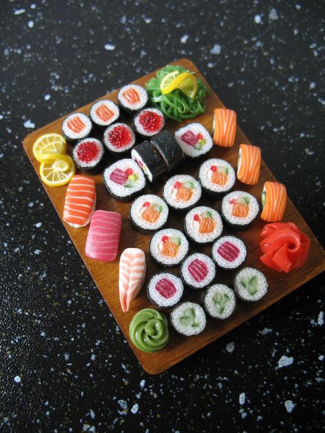 Big sushi & rolls set for Barbie doll | Юлия Онегина | Flickr Hadiah Diy, Barbie Food, Road Trip Snacks, Doll Food, Mini Craft, Sopot, Tiny Food, Polymer Clay Miniatures, Clay Food