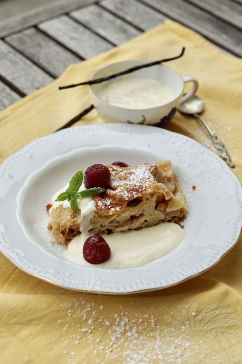 Apple Strudel Plating, Strudel Recipes Germany, Streudel Recipe, German Sweets, Pastries Recipes, Strudel Recipes, German Desserts, Puff Pastries, Disney Recipes