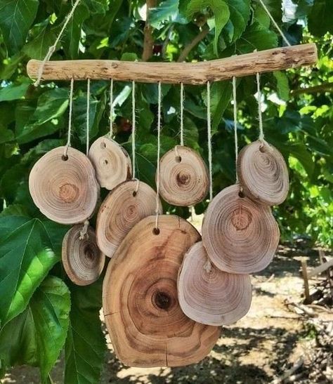 Glass Windchimes, Carillons Diy, Wooden Wind Chimes, Wind Chimes Homemade, Unique Wind Chime, Wood Slice Crafts, Diy Wind Chimes, Deco Nature, Driftwood Crafts