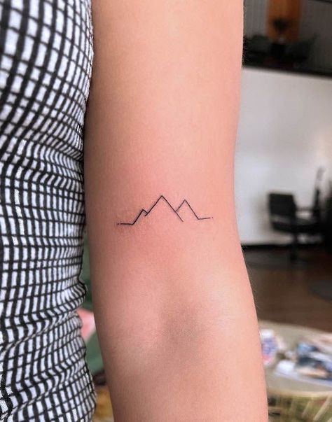 Moutain Tattoos, Small Mountain Tattoo, Berg Tattoo, Geometric Mountain Tattoo, Mountain Tattoos, Cream Tattoo, Mountain Tattoo Simple, Our Mindful Life, Omerta Tattoo