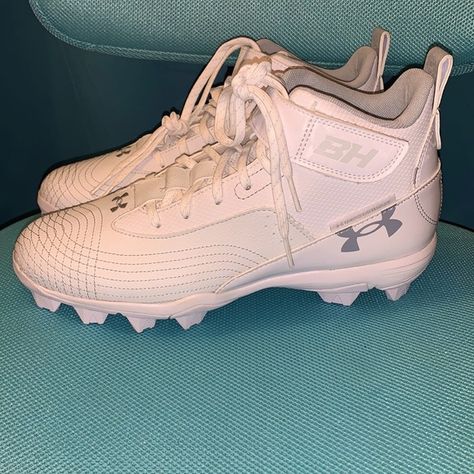 Under Armor Bryce Harper White High Top Rubber Baseball/Softball Cleats. M 8.5 Curry Basketball Shoes, Mvp Basketball, Softball Shoes, Curry Basketball, Mens Highlights, Softball Cleats, Usa Shoes, Football Accessories, Bryce Harper