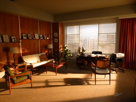 80s Style Office Decor, Mad Men Home Decor, Mad Men Apartment, Mad Men Set Design, Mad Men Decor Interior Design, Mad Men Office Inspiration, Mad Men Aesthetic Home, 70s Office Aesthetic, Mad Men Interior