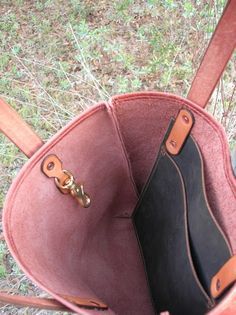 Handmade Leather Tote Bag, Handmade Leather Tote, Leather Handbags Handmade, Leather Bag Pattern, Cheap Purses, Diy Leather Bag, American Bison, Popular Handbags, Diy Handbag