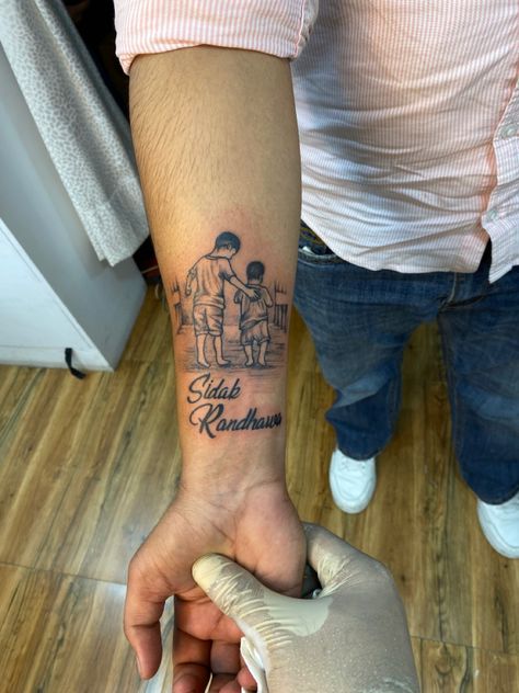 brother love tattoo Mom And Brother Tattoo, Brother Tattoo Ideas Guys, Tattoo For Little Brother, Brothers Tattoo For Men, Little Brother Tattoo, Brother Tattoo For Men, Brother Memorial Tattoo, Bro Tattoos, Brotherhood Tattoo