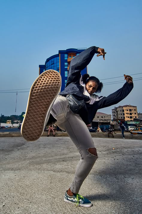 krump Krumping Dance, Street Dance Photography, Hip Hop Dance Poses, Hip Hop Dance Moves, Hip Hop Images, Movement Photography, Ghanda Clothing, Black Dancers, Skateboard Aesthetic