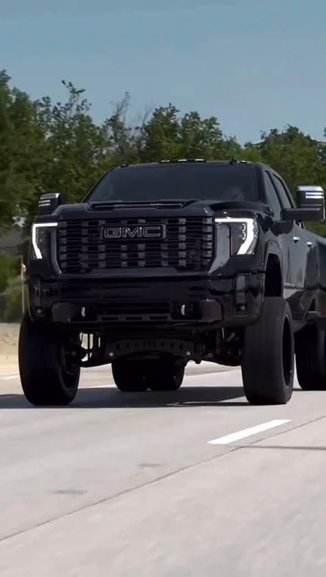 Black Gmc Truck Lifted, Blacked Out Truck, Tall Trucks, Trucks Aesthetic, Black Pickup Truck, Black Trucks, Gmc Car, Shorts Photography, Car Dump