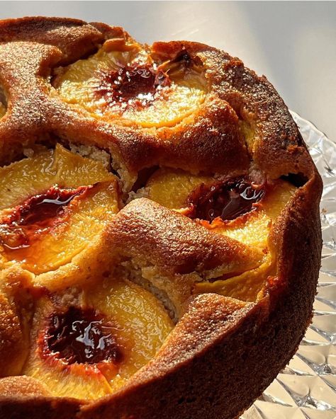 a perfect desert for spring peach ricotta and almond cake by @cookingwwsophia 🍑 Summer Pastries, Peach Ricotta, Peach Pastry, Spring Dessert, Summer Forest, Pretty Cake, Bakers Gonna Bake, Summer Baking, Spring Desserts