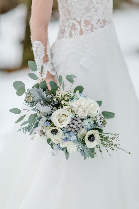 Icy Blue Winter Wedding Ideas | Photography by Icy Blue Winter Wedding, Blue Winter Wedding Ideas, Winter Bridal Bouquets, Blue Winter Wedding, Simple Wedding Bouquets, Greenery Wedding Bouquet, Winter Wedding Ideas, Winter Wedding Bouquet, Blue Wedding Bouquet