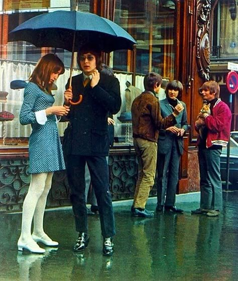 <3 60s England Fashion, 1960s London, Harry Clarke, Standing In The Rain, Swinging London, Swinging 60s, 60s 70s Fashion, Mode Hippie, Carnaby Street