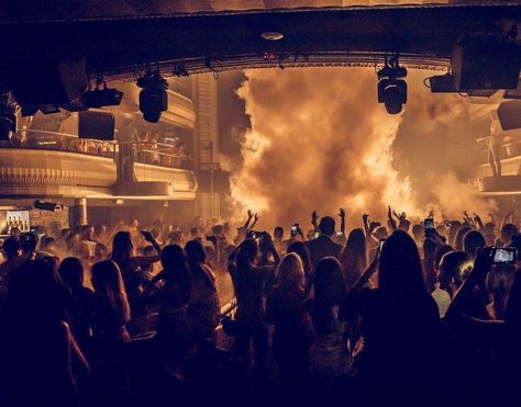 Madrid Night Clubs, Madrid Party Aesthetic, Madrid Clubbing, Deception Aesthetic, Madrid Spain Aesthetic, 2022 Memories, Formentera Spain, Going Abroad, Spain Aesthetic