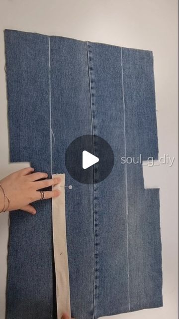 How To Make A Denim Bag From Jeans, Denim Tote Bags Diy, Denim Bags From Jeans Diy, Fabric Purses Handmade, Bag Sewing Ideas, Denim Tote Bag Diy Old Jeans, Quilted Bag Patterns Free, Diy Purses And Bags, Jean Bags Pattern Ideas