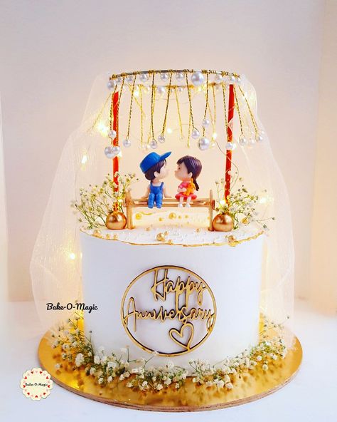 U'll fall in love with this one..❤️ Design credits: @unicreme Cake For Husband Birthday For Men, 1st Wedding Anniversary Cake Designs, Marriage Anniversary Cake Design, Cake For Anniversary Couple, Simple Anniversary Cake Designs, Small Anniversary Cake, Cakes For Anniversary, Anniversary Cakes Ideas Couple, Love Anniversary Cake