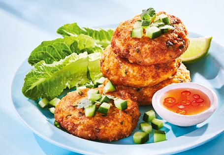 Thai Salmon Fishcakes and Dipping Sauce Recipe Salmon Fishcakes Recipe, Baked Mushroom Recipes, Vegetable Tart Recipes, Salmon Fishcakes, Baby Spinach Recipes, Thai Salmon, White Wine Sauce Recipes, Salmon Fish Cakes, Gremolata Recipe