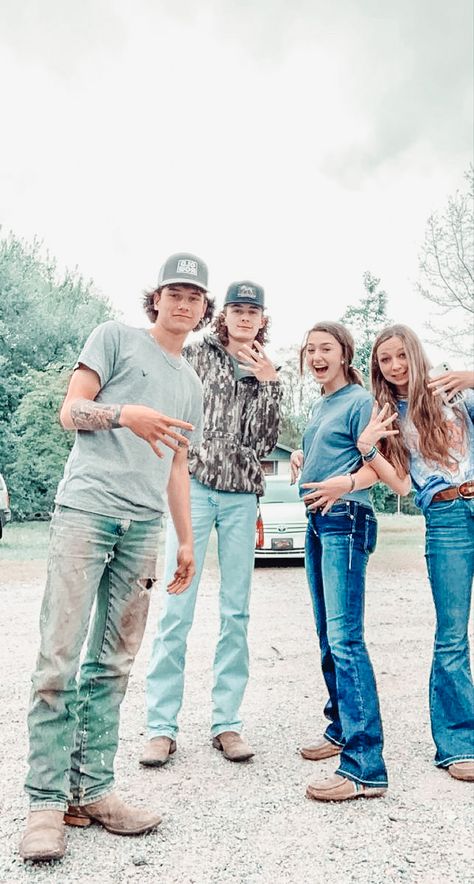 Cute Country Best Friend Pictures, Country Friend Group Aesthetic, Double Dates With Best Friend, Country Bff Pictures, Country Pictures With Friends, Mudding Pictures Friends, Country Friends Aesthetic, Country Friend Group, Double Date Pictures