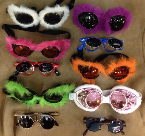 Layered Clothing, Sunglasses Funny, Diy Sunglasses, Aviator Goggles, Crazy Costumes, Flower Sunglasses, Black Rock City, Unique Sunglasses, Outfits 2016