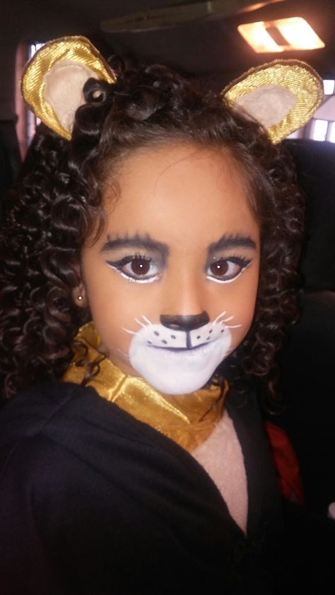 Lion face paint kids Easy Lion Face Paint, Lion Makeup Kids, Lion Face Paint Easy, Easy Face Paint, Lion Face Paint, Lion Makeup, Lion Costume, Cowardly Lion, Face Painting Easy