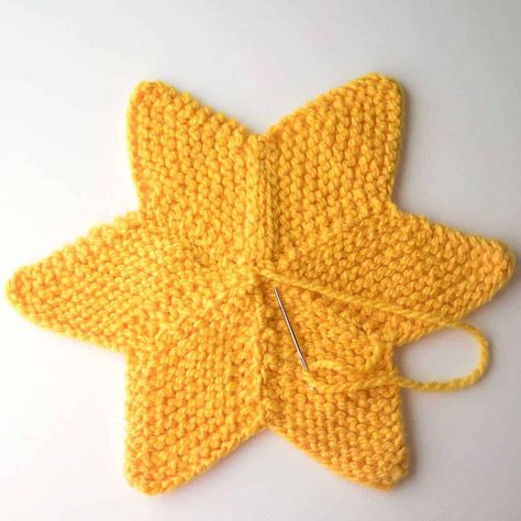 Knit Stars Free Pattern, How To Knit A Star Shape, Small Knits Free Patterns, Star Knitting Patterns Free, Knitted Stars Free Pattern, Knitted Star, Knit Star, Knit Star Pattern, Star Knitting Pattern