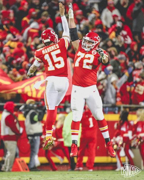 HIGH FIVES ALL AROUND!! Patty Mahomes, Kansas City Chiefs Craft, Kc Cheifs, Chiefs Wallpaper, Red Kingdom, Kc Chiefs Football, Kansas Chiefs, Kc Football, Kansas City Chiefs Shirts