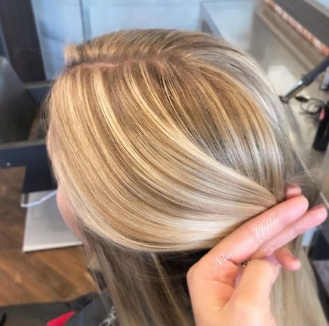 Highlights In Blonde Hair Lighter, Chunky Highlights On Dark Blonde Hair, Blonde And Dark Blonde Highlights, Straight Blonde Hair Highlights, Best Blonde Highlights, Blonde Highlights In Dark Blonde Hair, Blonde Foils On Blonde Hair, Blended Highlights Blonde, Foil Blonde Highlights