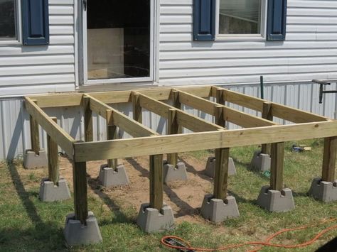 Save yourself a lot of money by designing and building your own deck. http://www.thisoldhouse.com/toh/how-to/intro/0,,262821,00.html Railing Ideas, Wooden Deck, Small Deck Decorating Ideas, Mobile Home Porch, Deck Railing, Porch Deck, Small Deck, This Old House, Deck Decorating Ideas On A Budget