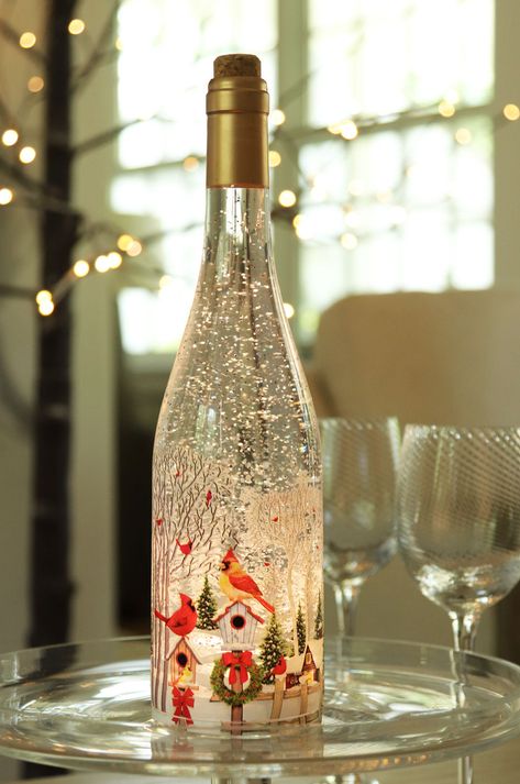 Glass Bottle Painting Christmas, Wine Bottle Art Christmas, Christmas Bottle Painting, Christmas Painted Bottles, Painted Wine Bottles Christmas, Christmas Bottle Ideas, Christmas Bottle Art, Christmas Wine Bottles Diy, Wine Bottle Crafts With Lights