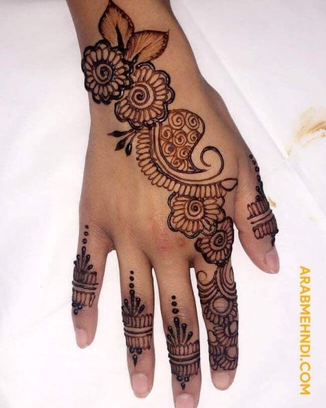 Mehendi Designs For Hands Simple, Mehendi Designs For Hands, Traditional Henna Designs, Hair Moisturizer, Serum Hair, Tato Henna, Hair Hack, Henna Tattoo Hand, Tutorial Hair