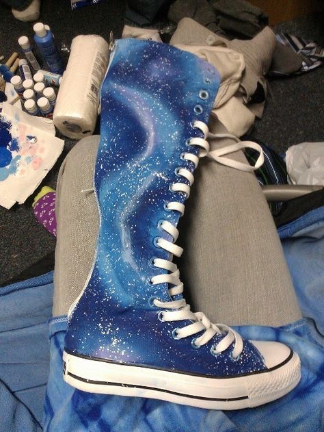 •.• Omg I love these :D Knee High Sneakers, High Converse, Knee High Converse, Converse Style Women, Converse Boots, Galaxy Converse, Galaxy Shoes, Girls Converse, Shoes Drawing