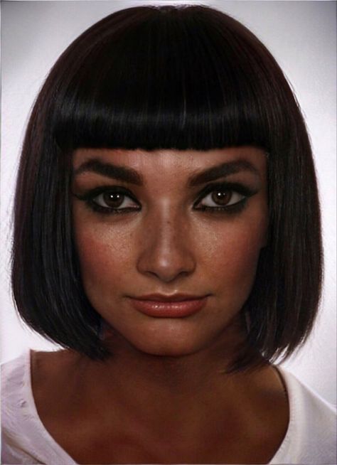 A digitally made face of a young Egyptian woman. Egyptian Women Modern, Egyptian Hair, British Person, Dnd Painting, Egyptian Hairstyles, Egyptian People, Egyptian Beauty, Egyptian Women, Making Faces