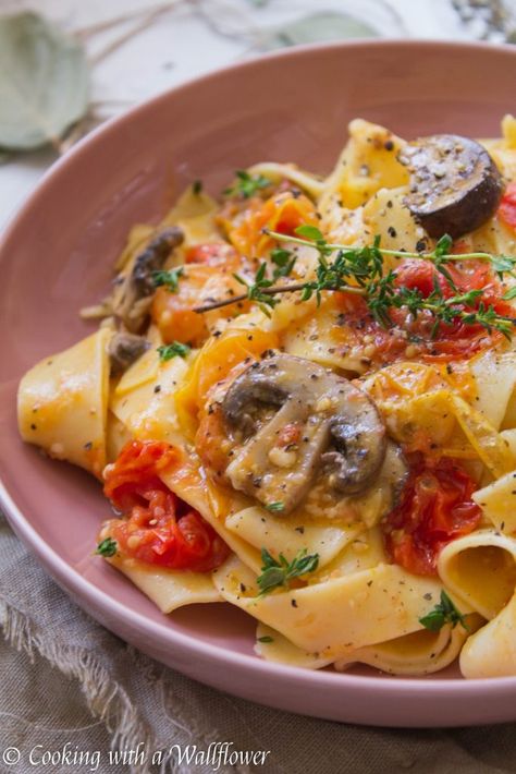 Pappardelle Recipe, Tagliatelle Recipe, Mushroom Tomato, Tomato Confit, Pappardelle Pasta, Cherry Tomato Pasta, Cooking Tomatoes, Garlic Mushrooms, Garlic Pasta