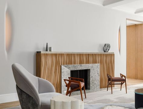 Michael K. Chen Architecture on Instagram: “Carved folds and ripples of walnut and plaster in the living room of our Carnegie Hill project, “outfitted in soft neutrals and brawny…” Luxurious Apartment Interior, Movable Partition, Upper East Side Apartment, Built In Banquette, Living Room Mantel, Manhattan Apartment, Long Dining Table, Separate Living Room, Oak Panels