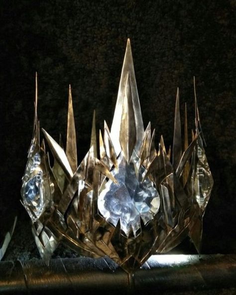 Morgoth’s Crown .by Ktget. . . . . . .  #lotr #lordoftherings #thelordoftherings #tolkien #jrrtolkien #middleearth #tolkienfan… Melkor Morgoth, Red Hood Comic, Tolkien Hobbit, Crown Diy, Tolkien Books, Diy Crown, Lotr Art, Cool Monsters, Dragon Jewelry