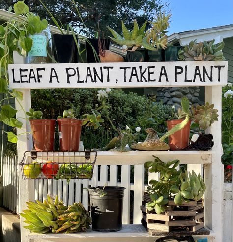 Plant Exchange Ideas, Book Library Outdoor Diy, Neighborhood Plant Swap Stand, Plant Swap Stand, Take A Plant Leave A Plant Stand, Diy Seed Library, Seed Library Ideas, Community Garden Ideas, Community Garden Design