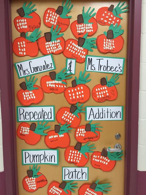 Fall Math 3rd Grade, Array Bulletin Board, Halloween Arrays Craft, Array Craft 2nd Grade, Haunted House Arrays, 2nd Grade Fall Bulletin Board Ideas, Fall Crafts 3rd Grade, Pumpkin Multiplication, Array Math