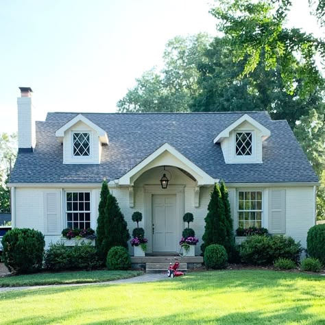 Curb Appeal in Belle Meade Highlands ✔️ | Instagram Simple Cottage, Cottages And Bungalows, Cottage Exterior, Cape Cod House, House Siding, Backyard Pool Designs, French Country Cottage, Exterior Home, June 17