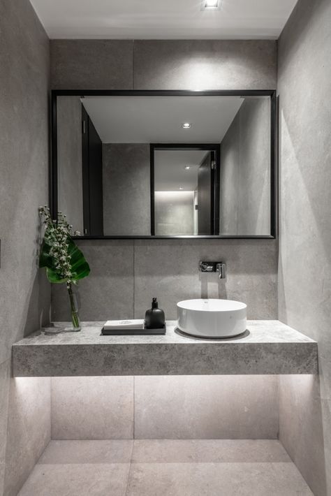 Office Bathroom Design, Public Restroom Design, Minimalist Toilets, Toilet Design Modern, Wc Design, Restroom Design, Casa Country, Public Bathrooms, Office Renovation