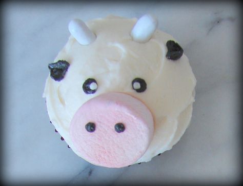 cow cupcake - Google Search Cow Shaped Food, Ffa Cupcakes, Easy Cow Cake, Cupcake Image, Cow Cupcakes, Birthday Cow, Cow Appreciation Day, Cow Cakes, Hello Cupcake