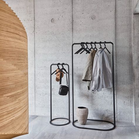 O&O Coat Rack - Alchemy Collections Mezon Decoration, Modern Clothing Rack, Industrial Clothing Rack, Clothing Rack Bedroom, Open Wardrobe, Stock Design, Wardrobe Solutions, Expandable Dining Table, Metal Clothing