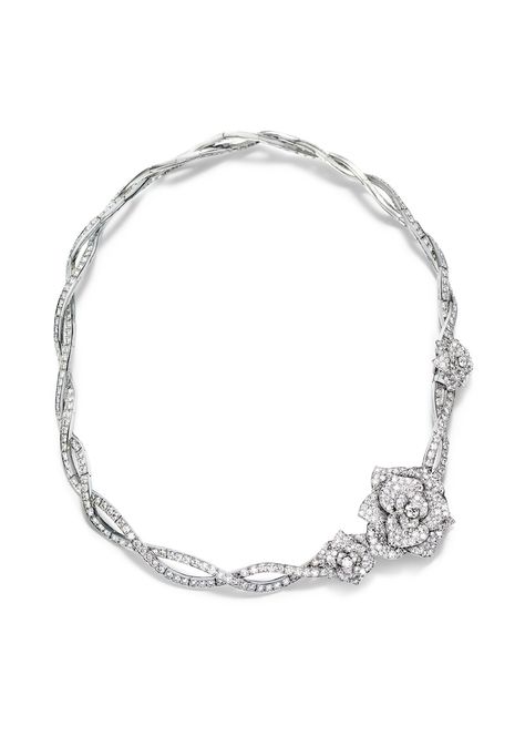 Piaget offers a time of romance : the perfect rose for Valentine's Day - THE MILLIARDAIRE Piaget Rose, Piaget Jewelry, Glamorous Jewelry, White Gold Set, Jewelry Workshop, Van Cleef, Gold Set, High Jewelry, Diamond Heart