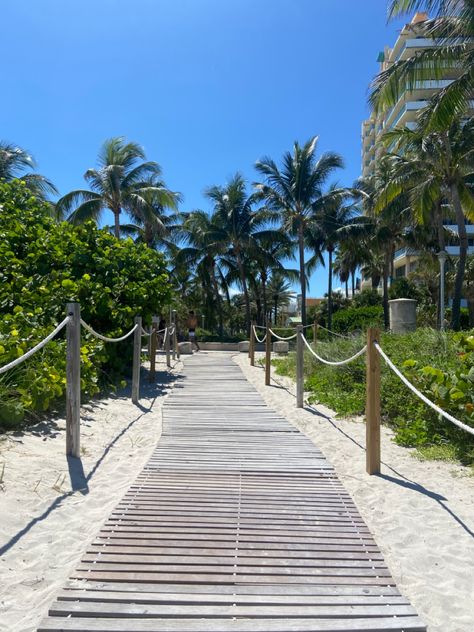 Miami Beach House Aesthetic, Miami Summer Aesthetic, Miami Boardwalk, Life In Florida Aesthetic, Florida Summer Aesthetic, Miami Florida Aesthetic, Beach Aesthetic Florida, Miami Beach Aesthetic, Florida Neighborhood Aesthetic