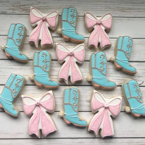 Boots or Bows?! Gender reveal cookies #genderreveal #genderrevealparty #genderrevealcookies #bootsorbows #bootsorbowscookies #patticakescookies Boots Or Bows Gender Reveal, Cow Baby Shower Theme, Gender Reveal Dress, Bows Gender Reveal, Gender Reveal Cookies, Bow Gender Reveal, Cow Baby Showers, Baby Shower Gift Box, Sugar Cookie Royal Icing