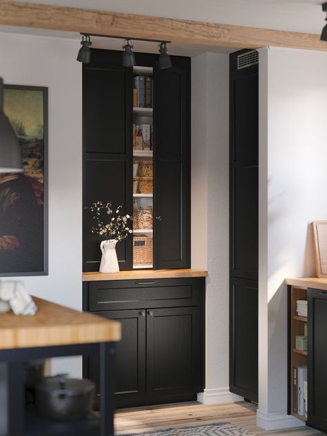 Small kitchen with traditional, black-stained fronts - IKEA Black Ikea Kitchen, Ikea Small Kitchen, Chalet Kitchen, Large Lamp Shade, Old Lamps, Ikea Family, Ikea Kitchen, Kitchen Remodel Idea, Traditional Kitchen