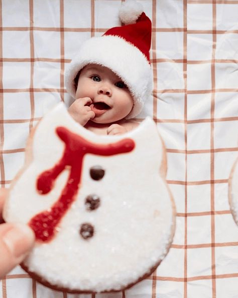 Starbucks Snowman Cookie, Holiday Baby Pictures, Starbucks Cookies, Newborn Christmas Photos, Snowman Baby, Christmas Baby Pictures, Cookie Pictures, Snowman Cookie, Baby Christmas Photos