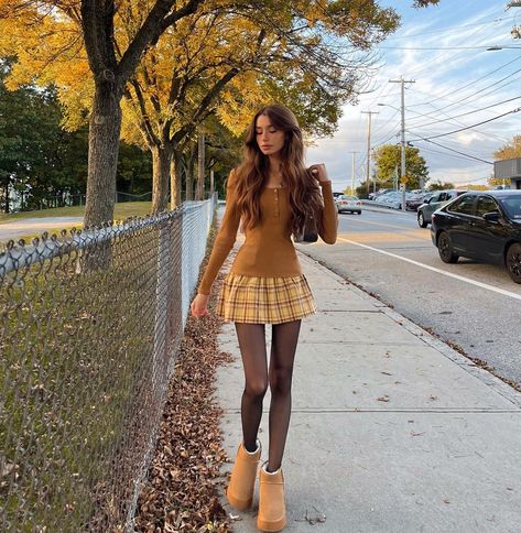 Bella Lombardi, Fall Festival Outfit, Cute Mini Skirt Outfits, Festival Fashion Outfit, Fall Dress Outfit, Miniskirt Outfits, Fall Aesthetic, 가을 패션, Autumn Outfit