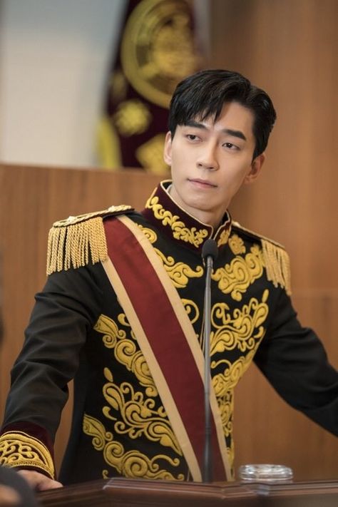 The Last Empress (Hangul: 황후의 품격; RR: Hwanghuui Pumgyeok; lit. Empress's Dignity) adalah serial televisi Korea Selatan tahun 2018 yang dibintangi oleh Jang Na-ra, Choi Jin-hyuk, Shin Sung-rok, Lee Elijah dan Shin Eun-kyung. Drama ini mulai disiarkan pada 21 November 2018 di SBS setiap Rabu dan Kamis pukul 22:00 KST. Oppa Hairstyle, Korean Hairstyles For Men, Perm Cut, Lee Elijah, Shin Sung Rok, Korean Haircuts, Block Haircut, The Last Empress, Hanbok Wedding Dress